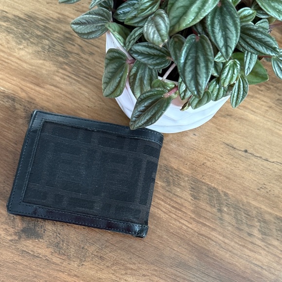** FENDI ** zucca canvas Elegant Black Men's Bifold Wallet - Picture 11 of 15